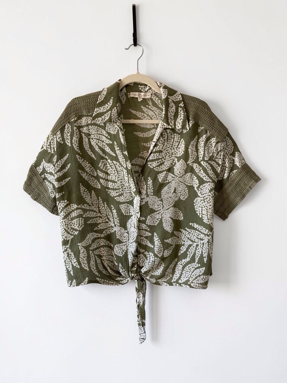 Fred David Olive Green Floral Tie Front Crochet Trim Blouse Large NWT